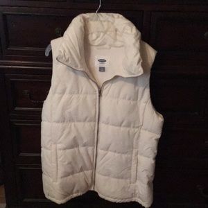 Puffer Vest size L Creme
